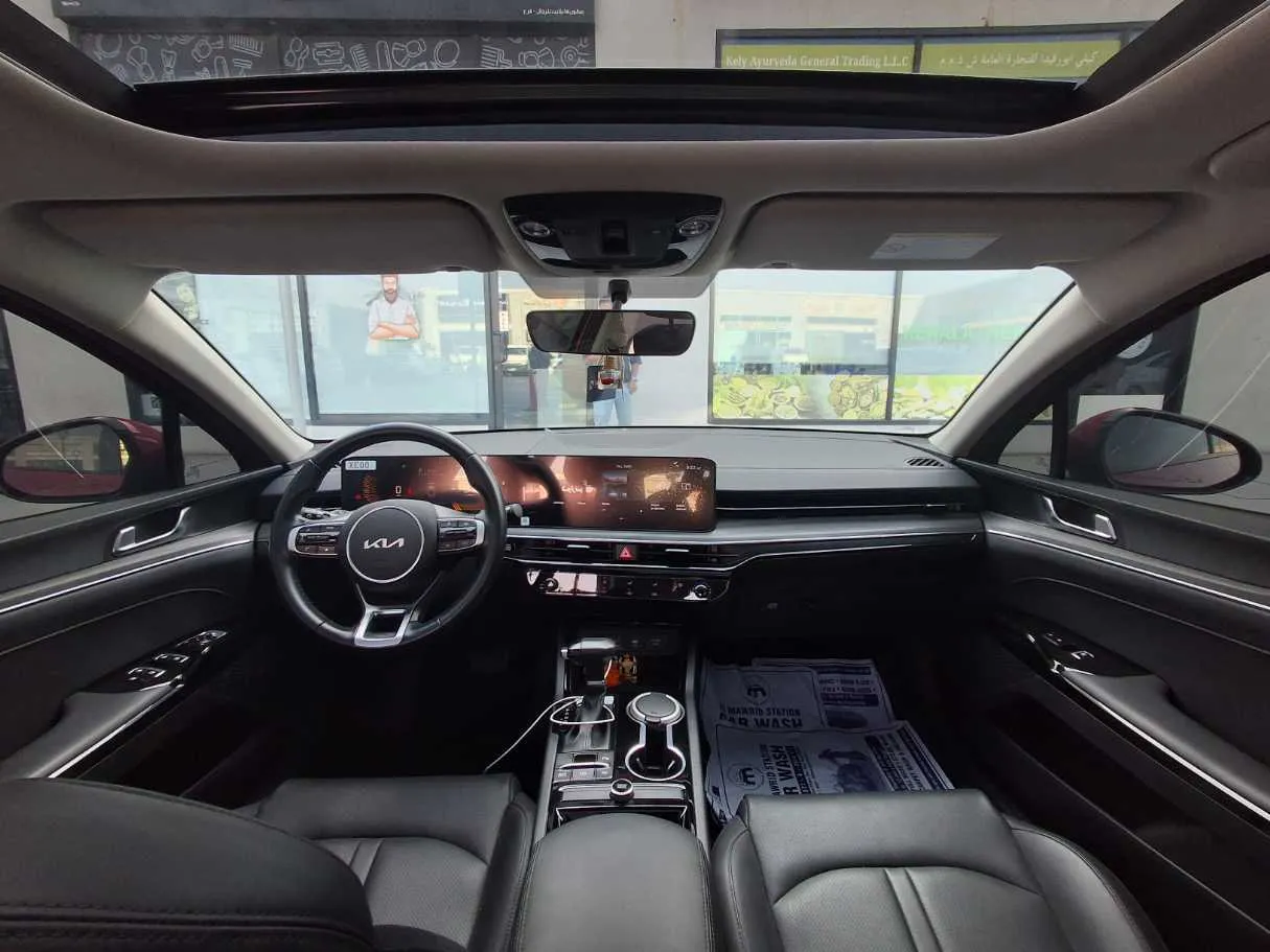 Car image 14