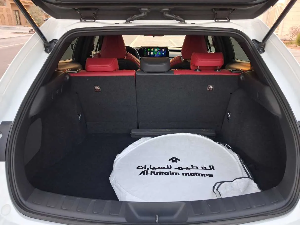 Car image 19