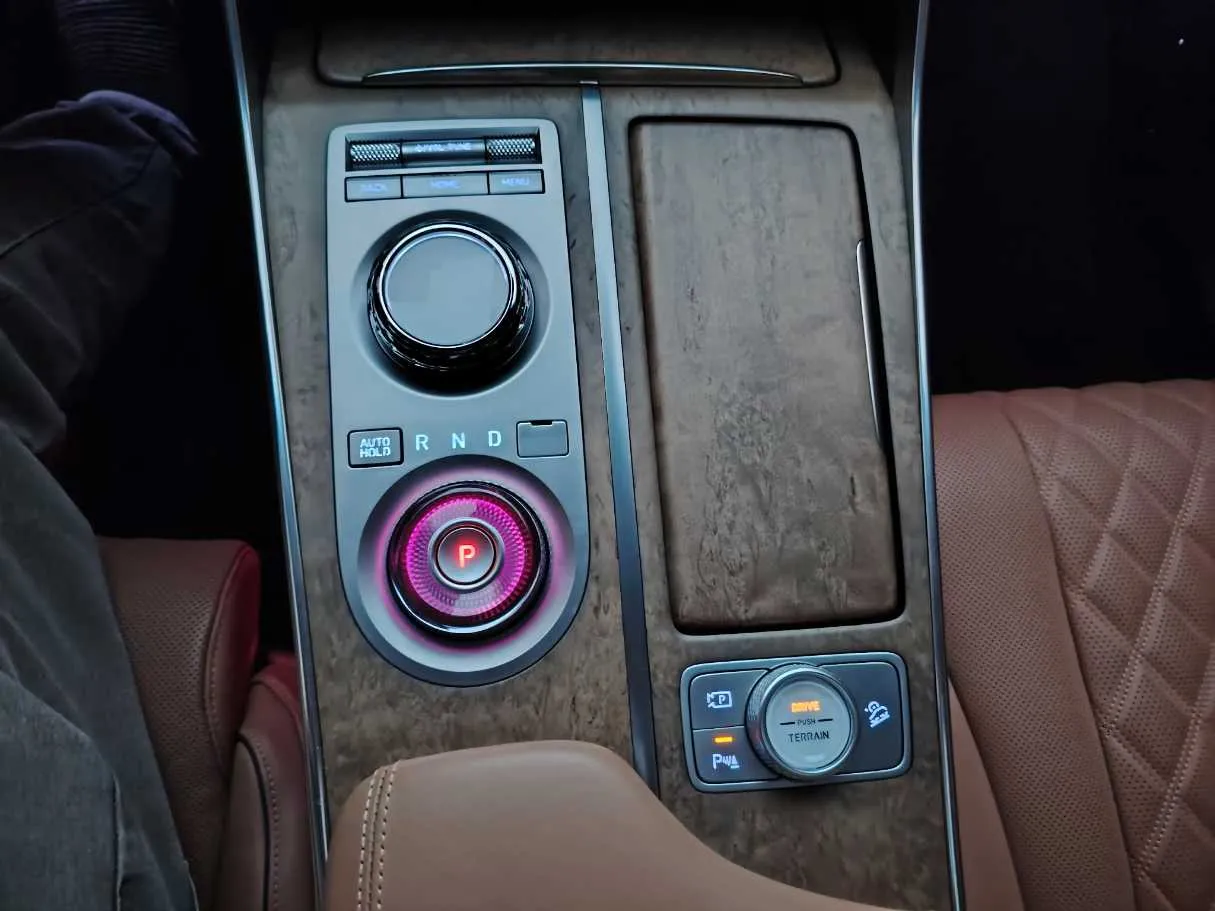 Car image 24