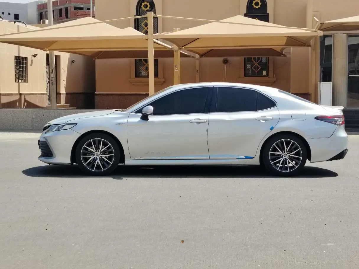 Car image 8