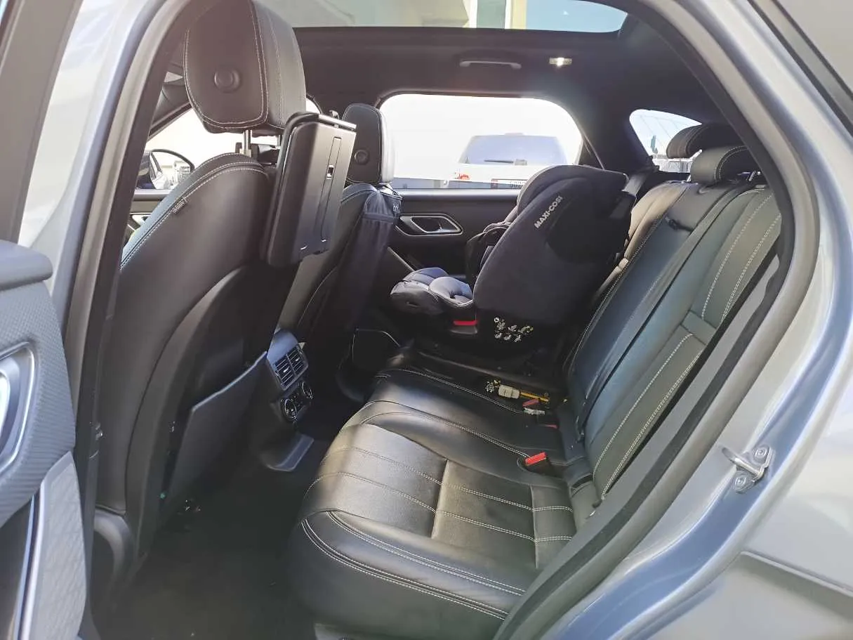 Car image 13