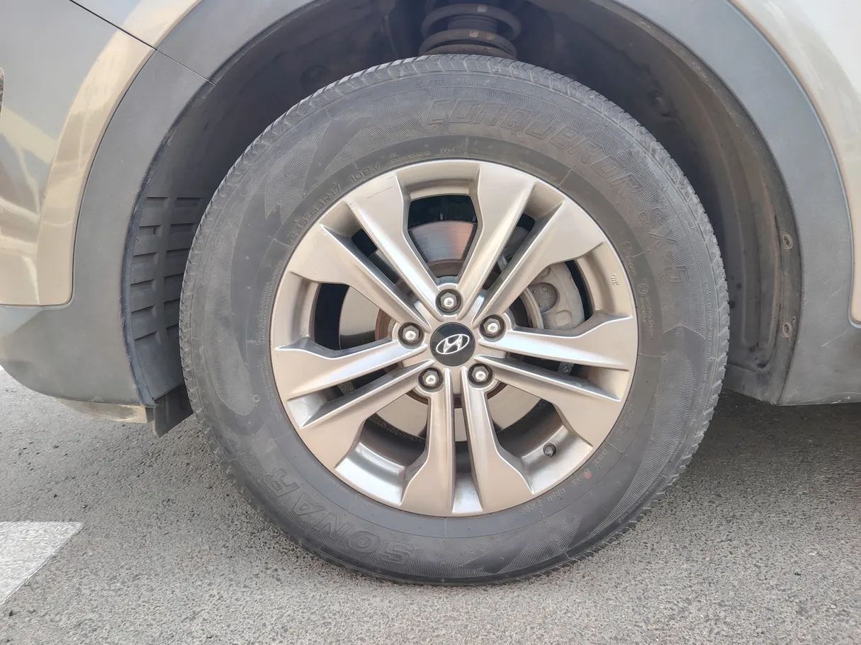 Car image 9