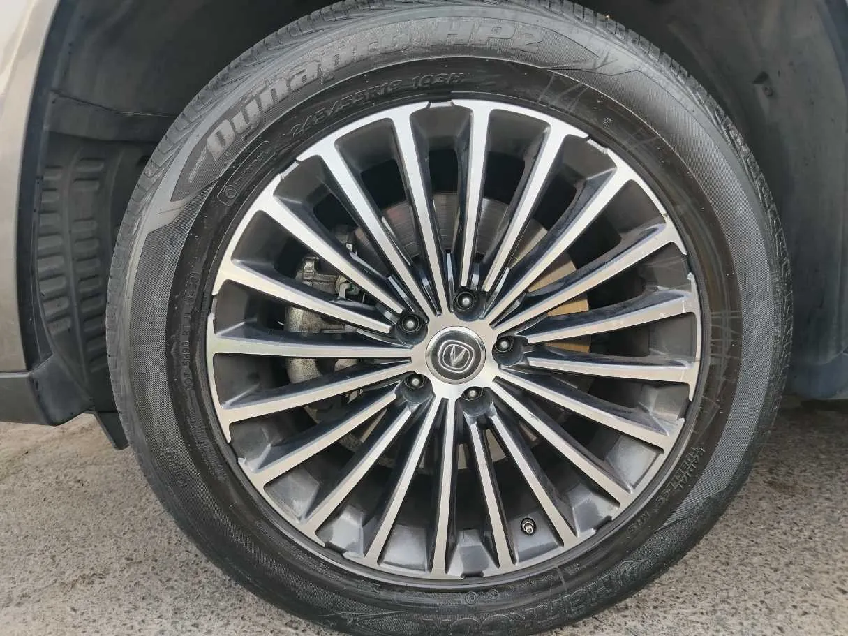 Car image 10