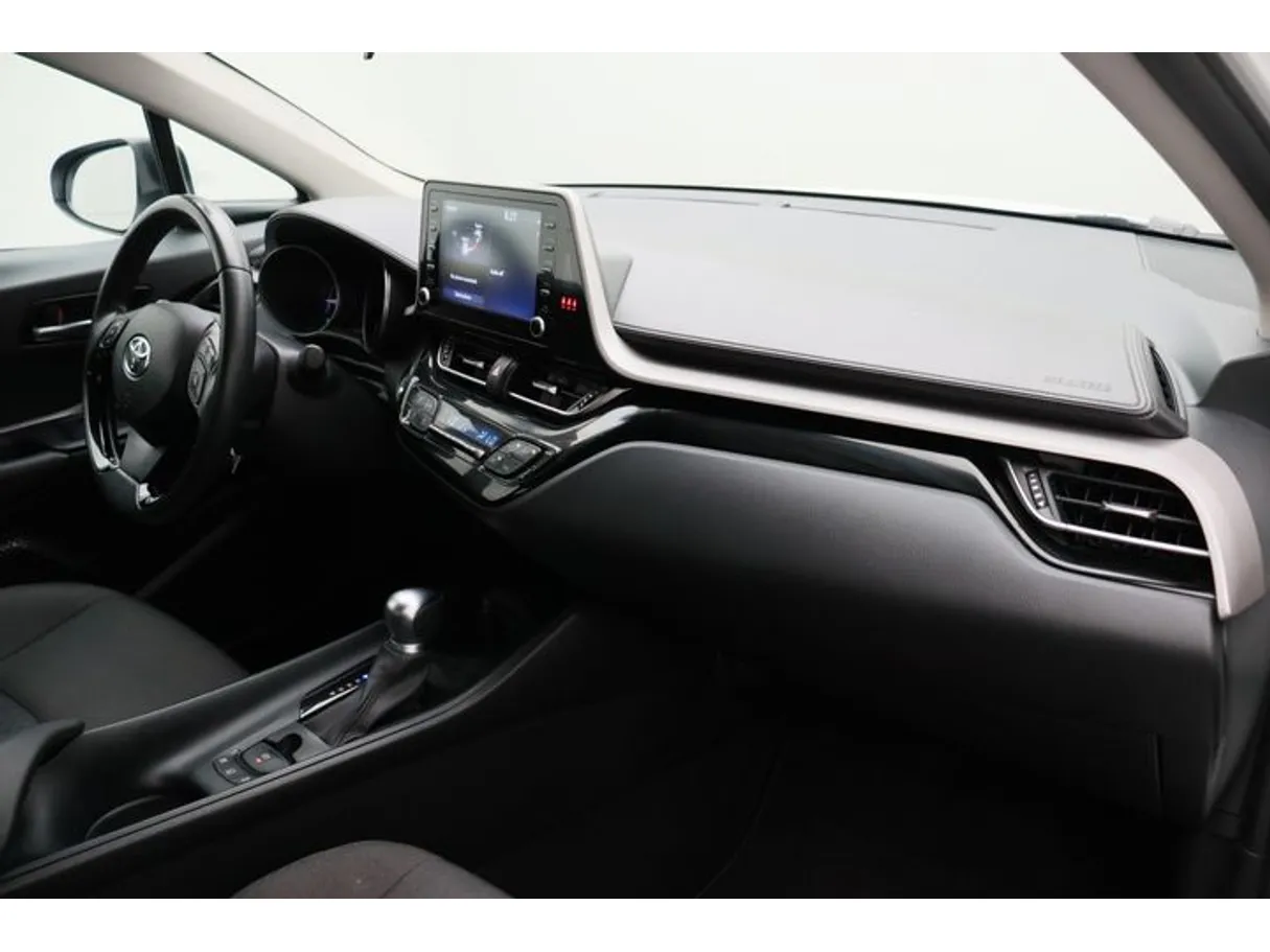 Car image 10