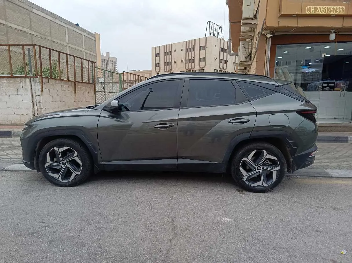 Car image 8