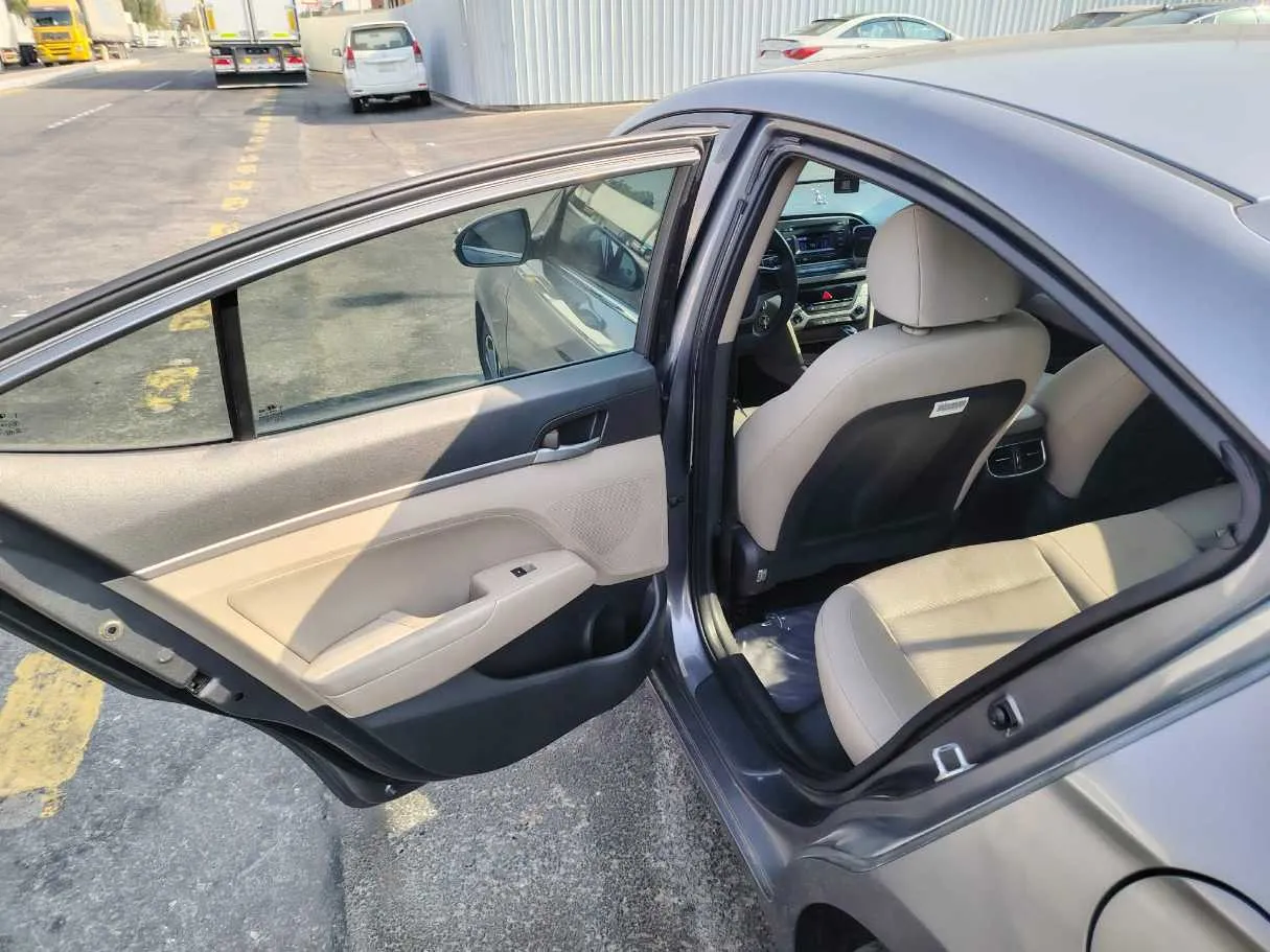 Car image 17