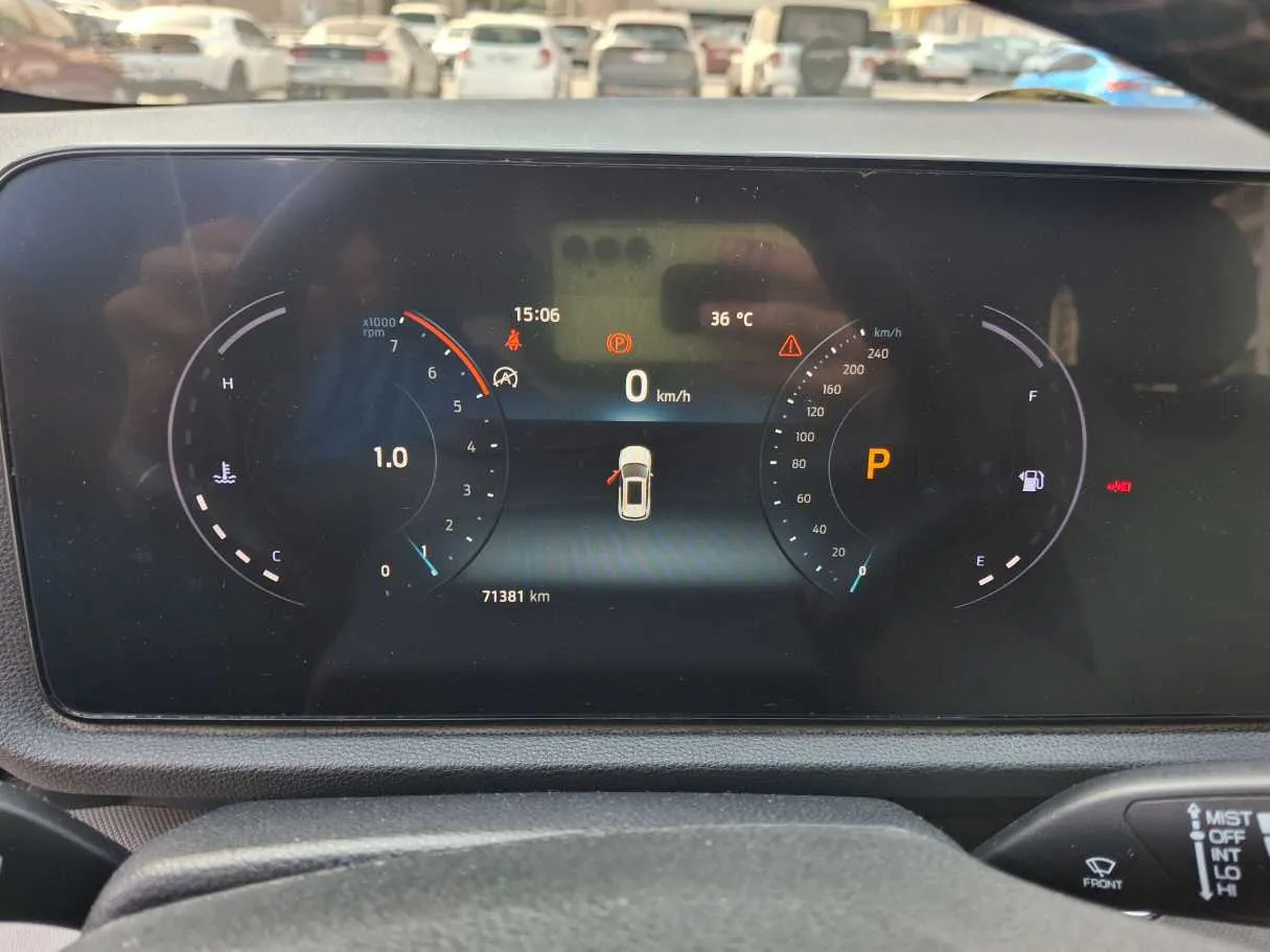 Car image 18