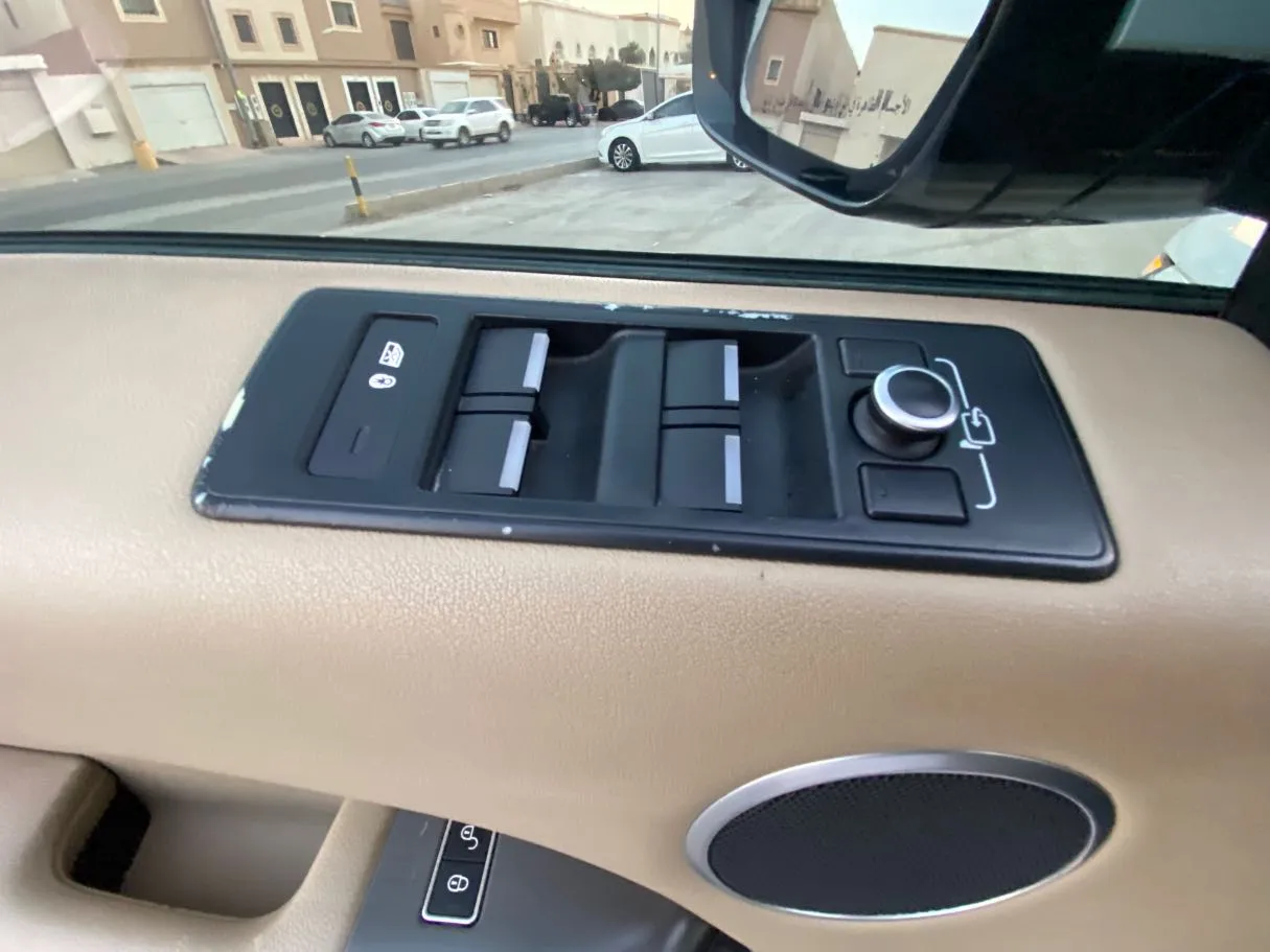 Car image 26