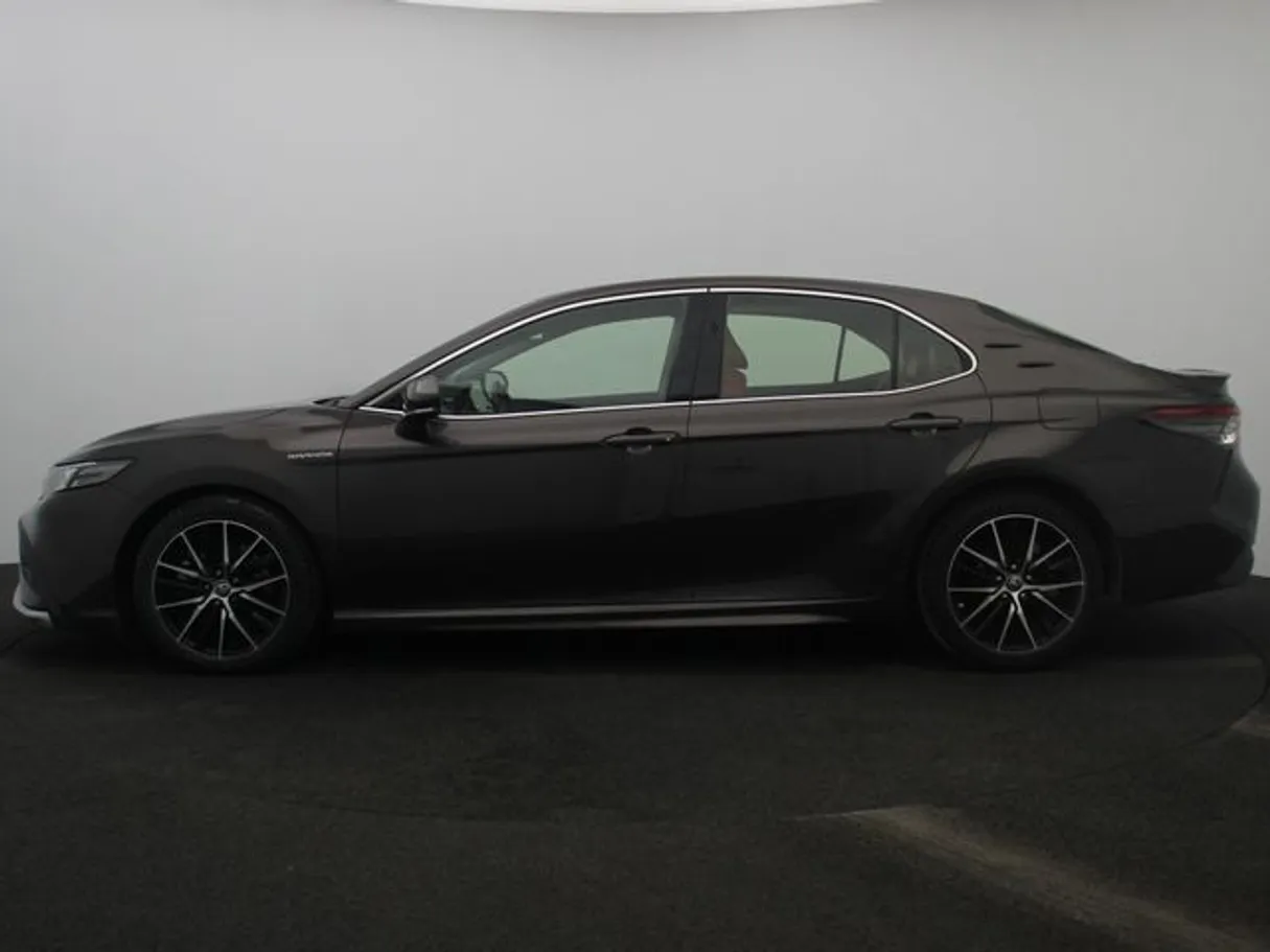 Car image 3