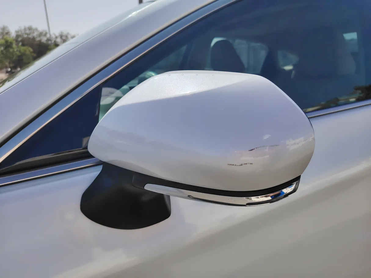 Car image 25