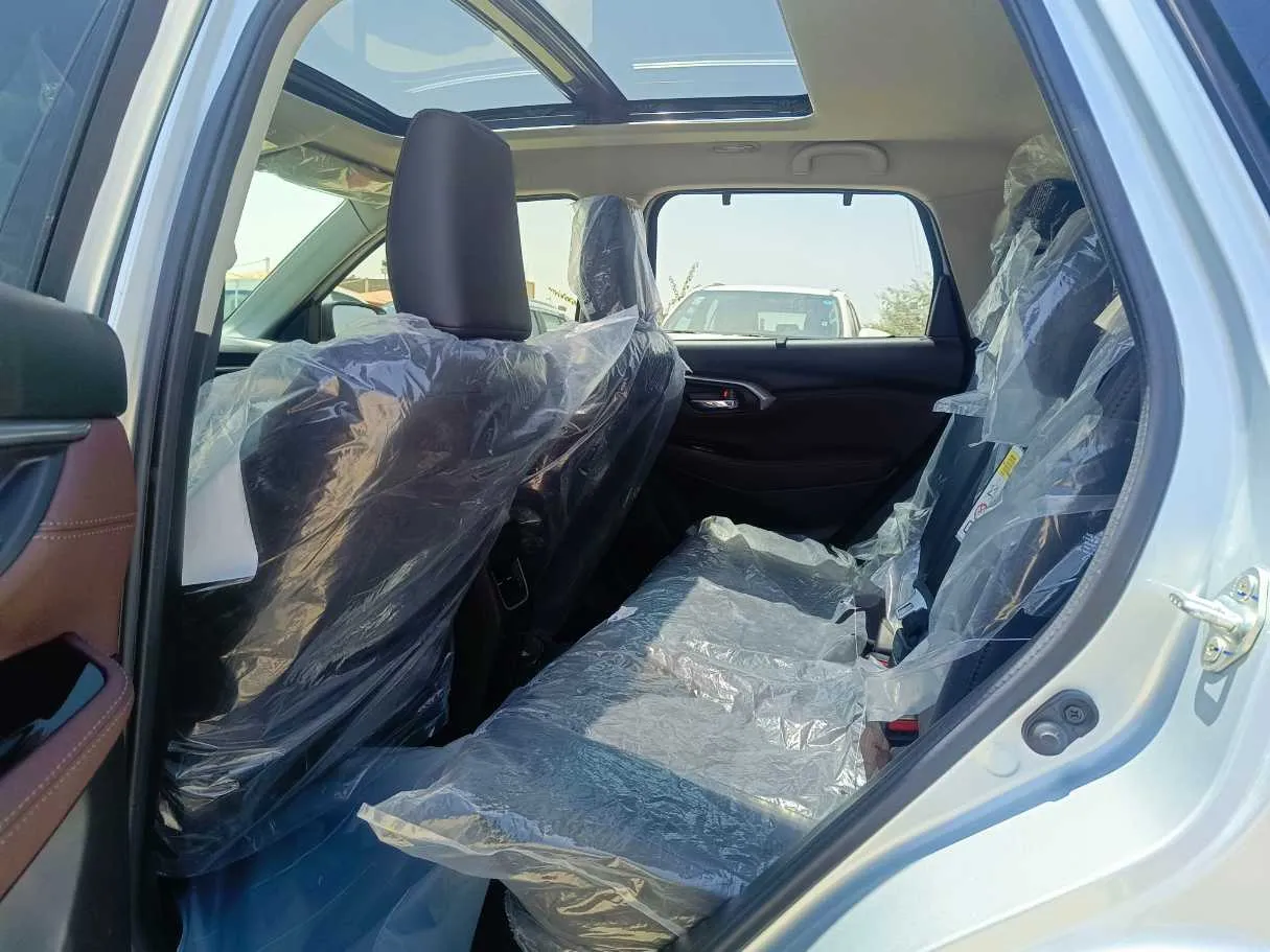 Car image 17