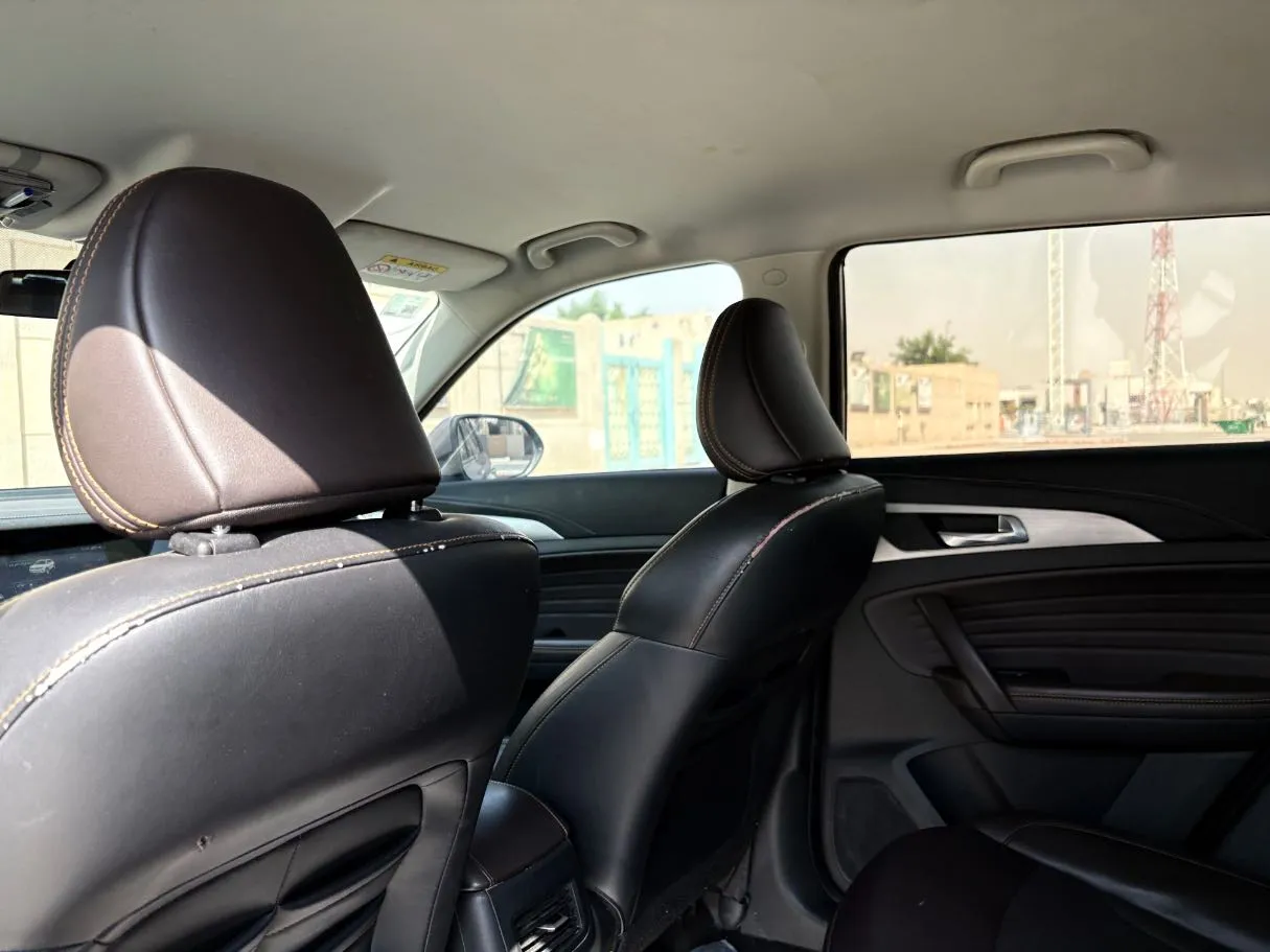 Car image 17