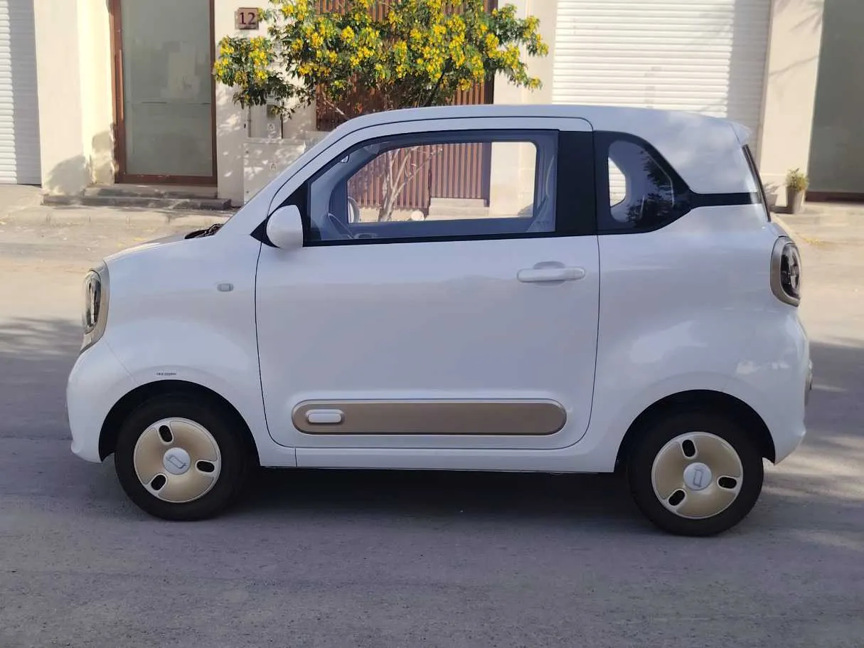 Car image 8
