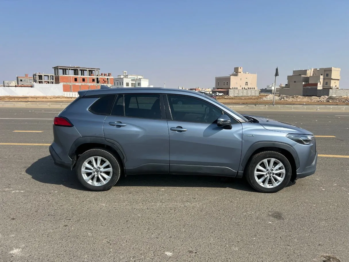 Car image 4