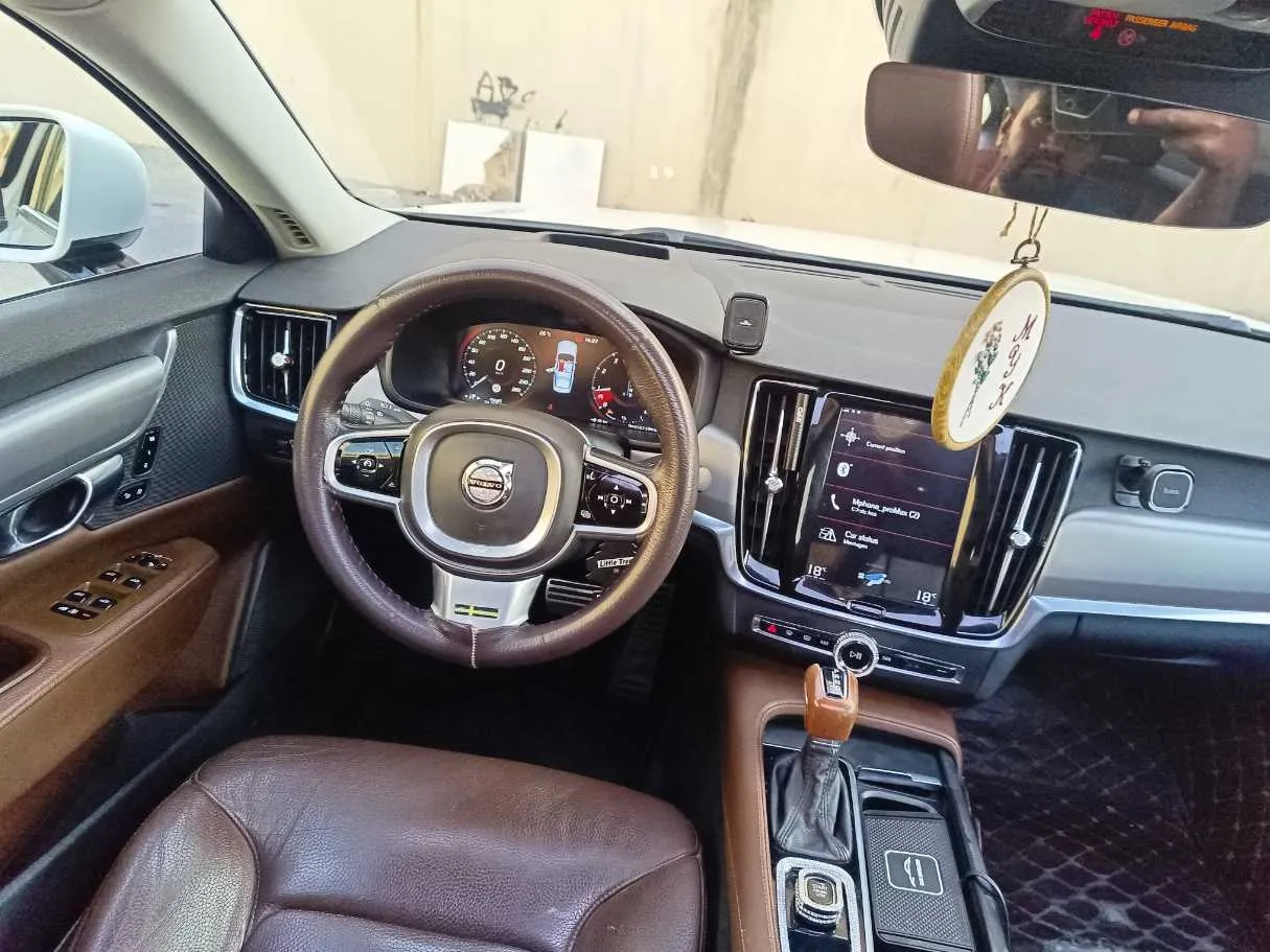 Car image 22