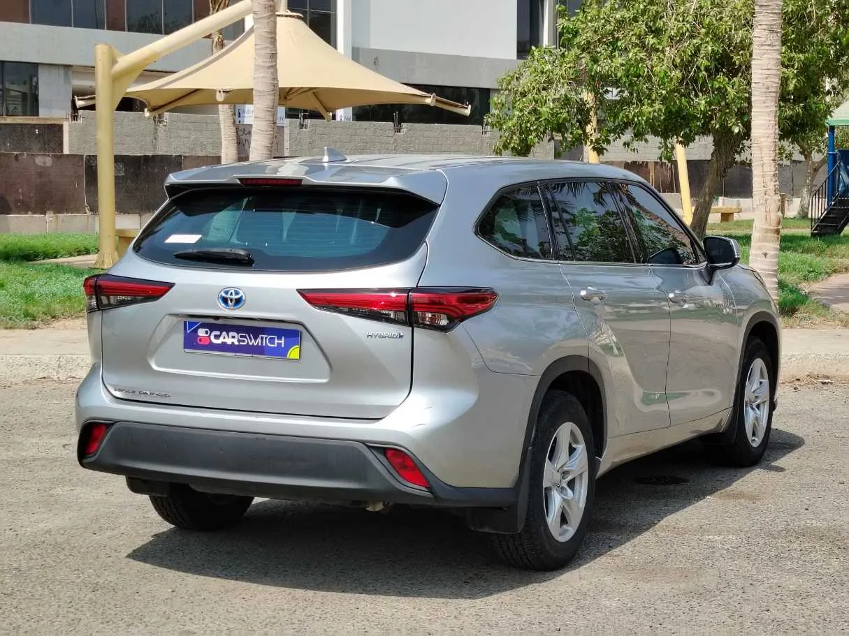 Car image 5
