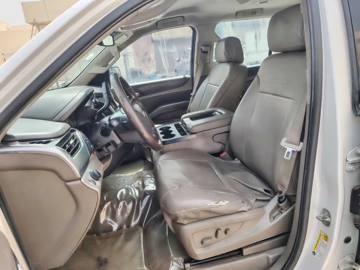 Car image 12