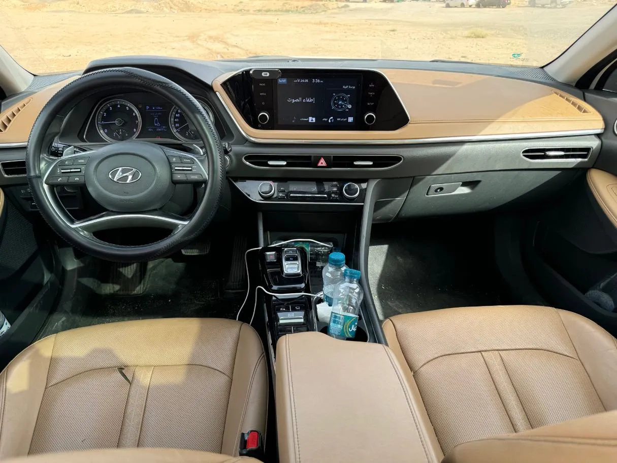 Car image 15