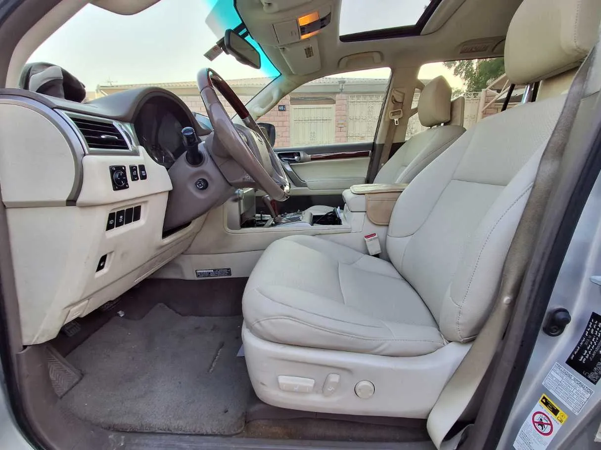 Car image 12