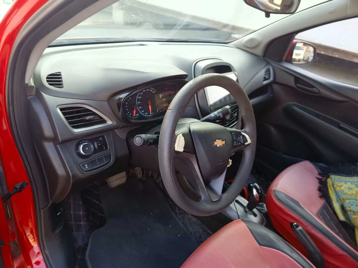 Car image 12