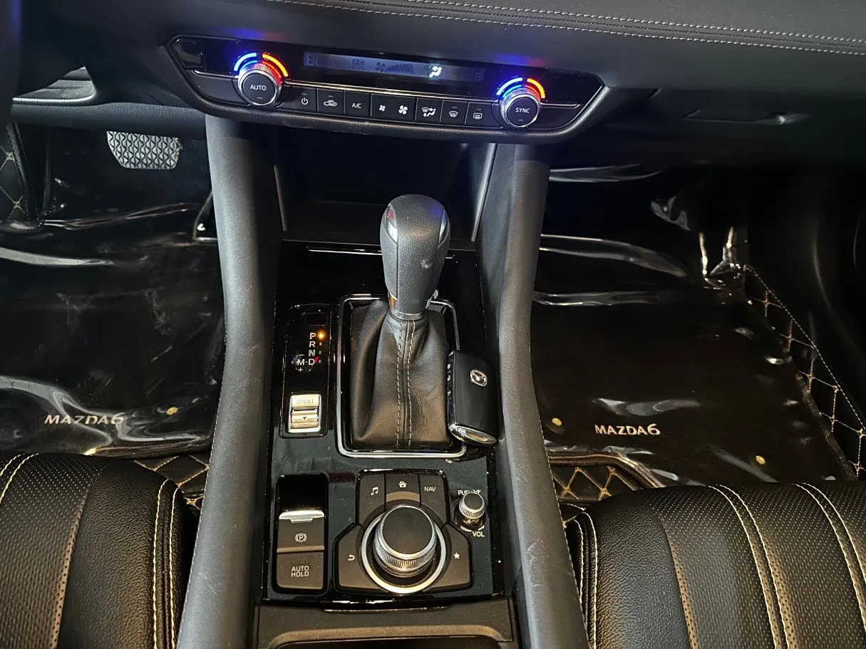 Car image 18
