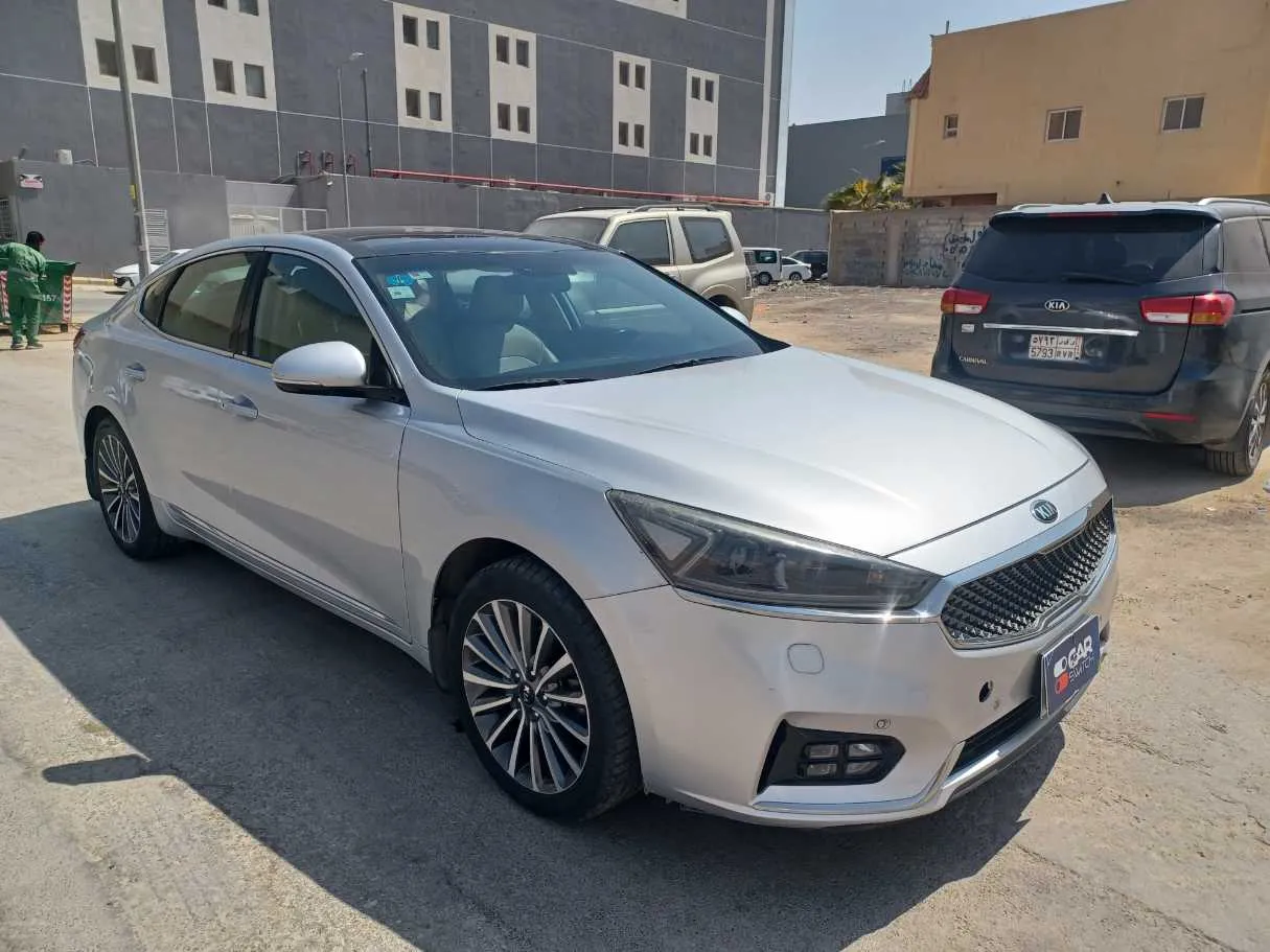 Car image 3