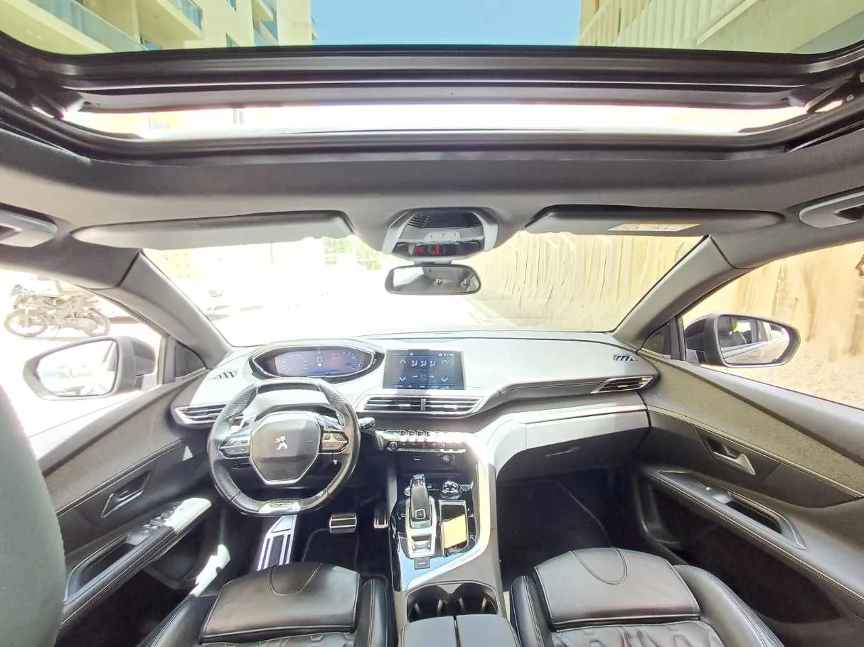 Car image 14