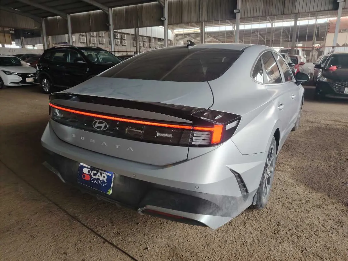 Car image 5
