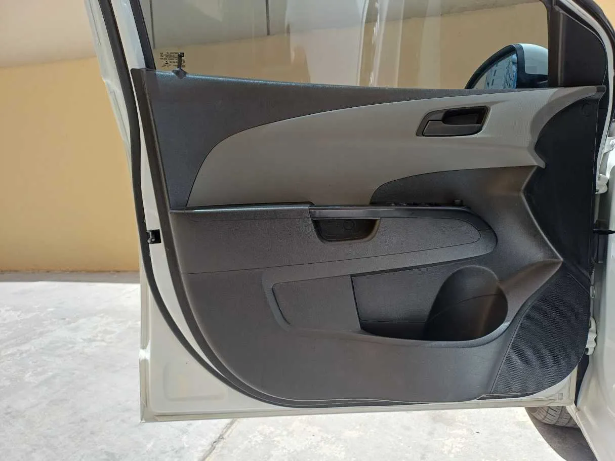 Car image 10
