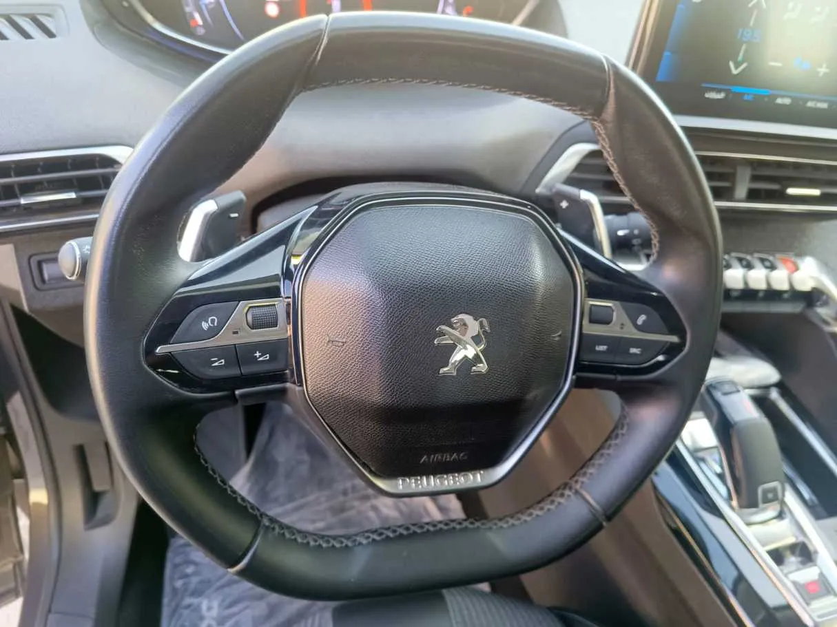 Car image 25