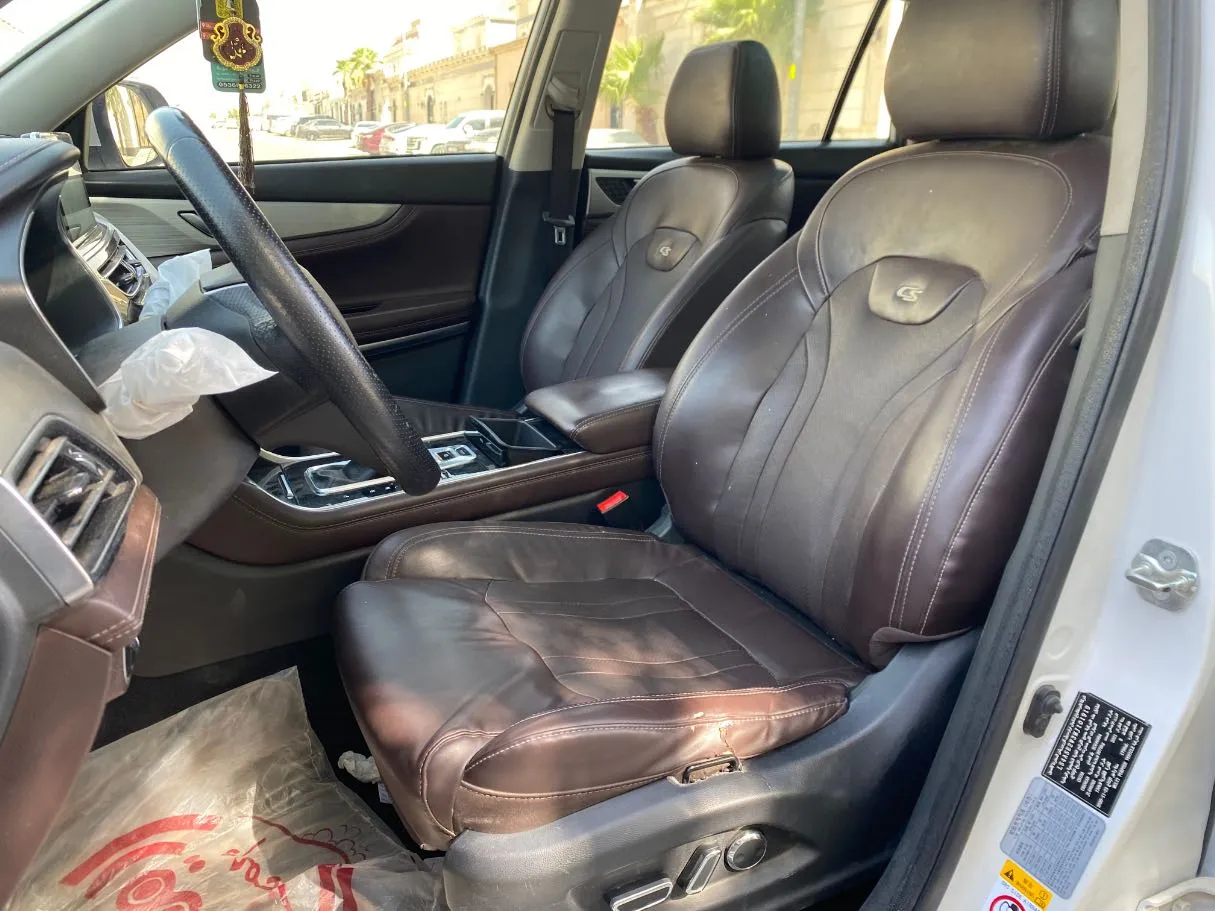 Car image 12