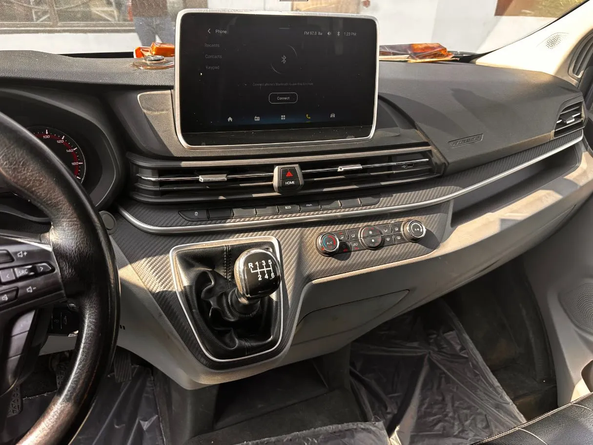 Car image 18