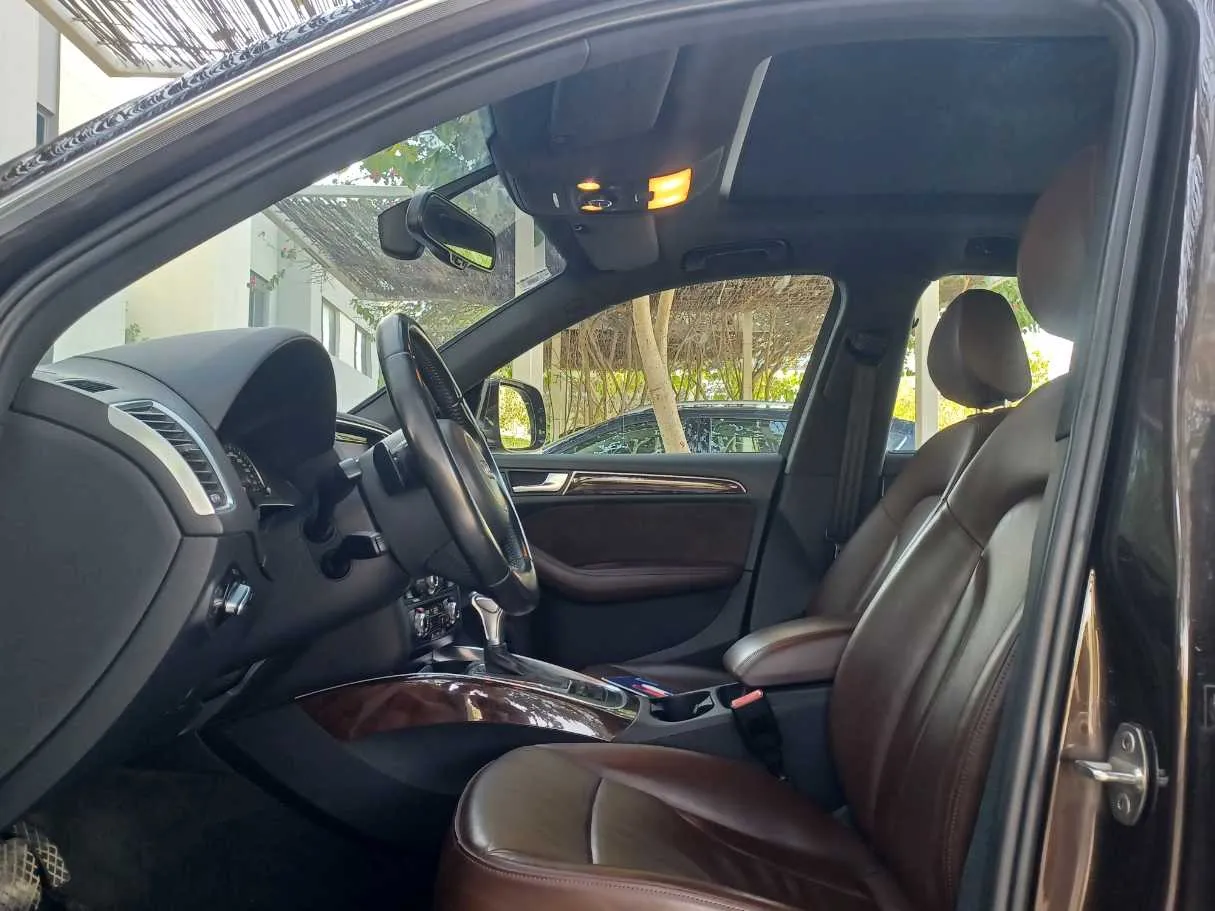 Car image 11