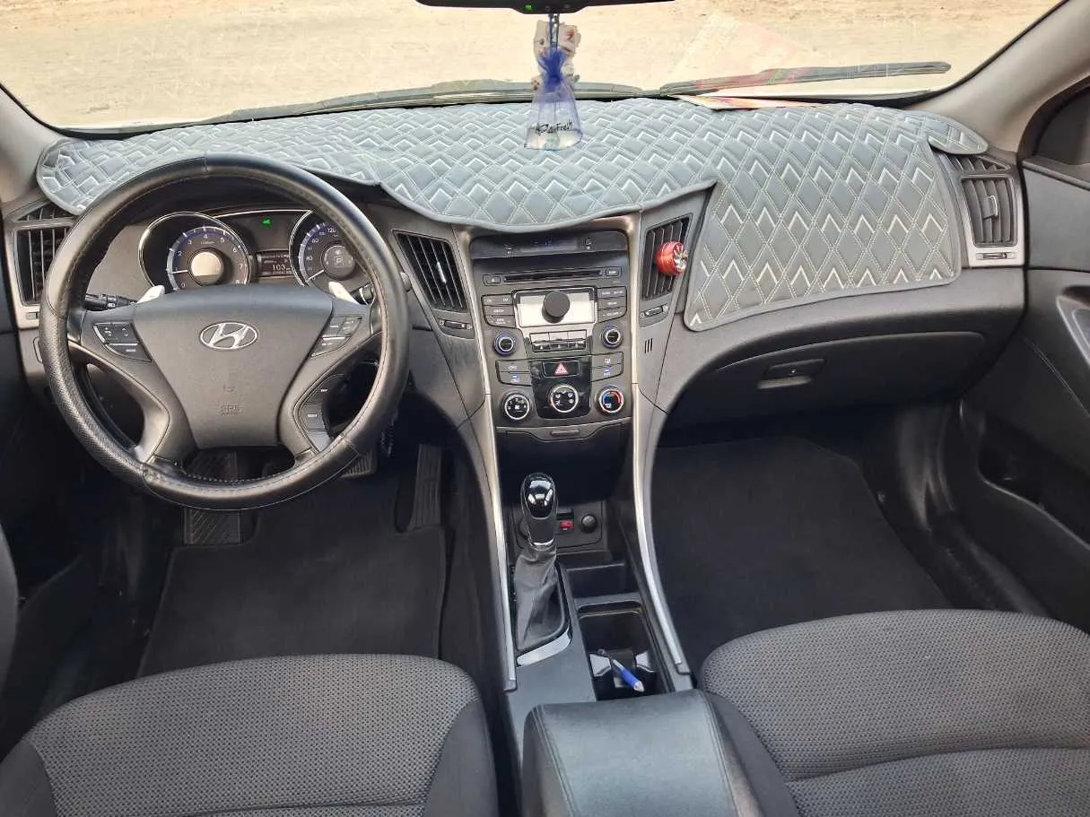 Car image 15