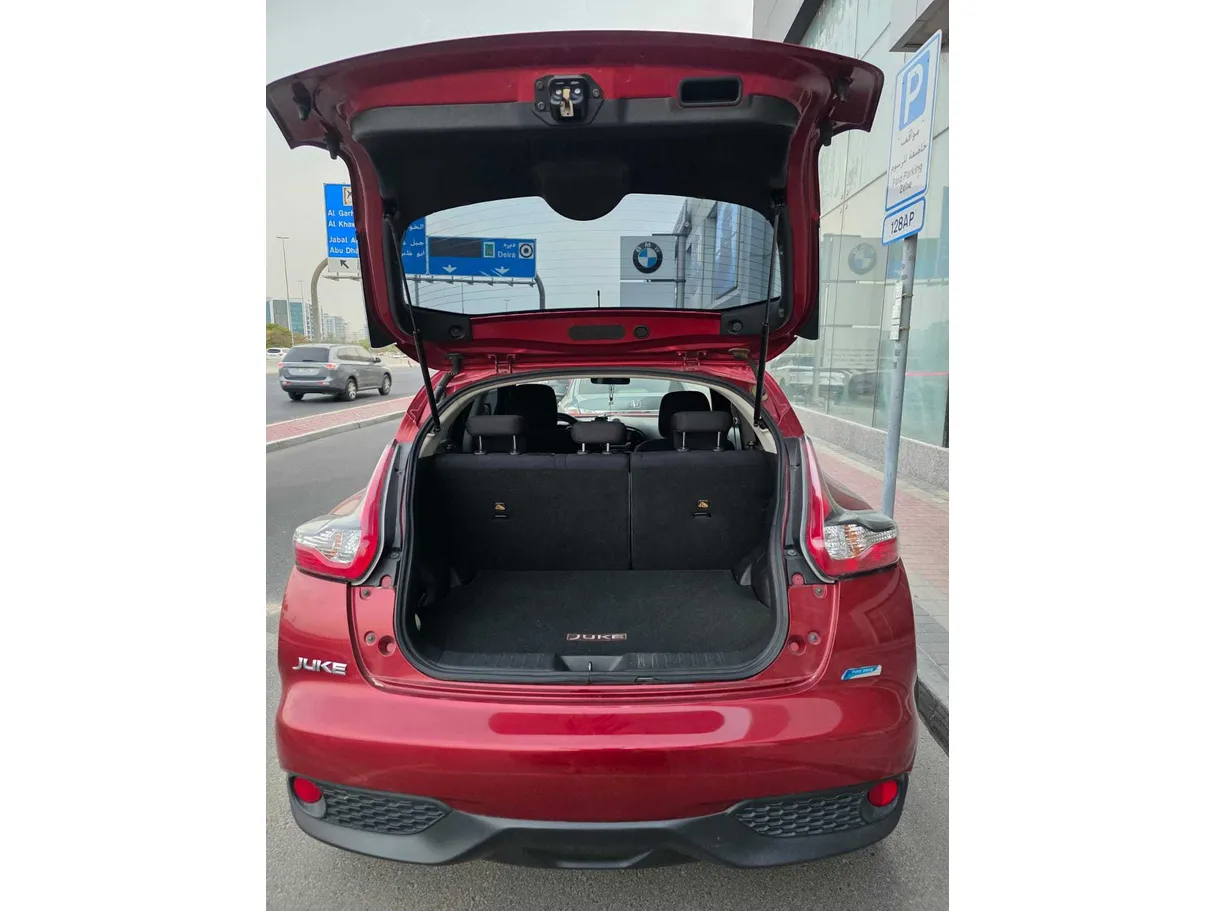 Car image 9