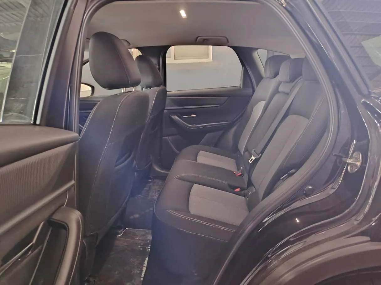 Car image 19