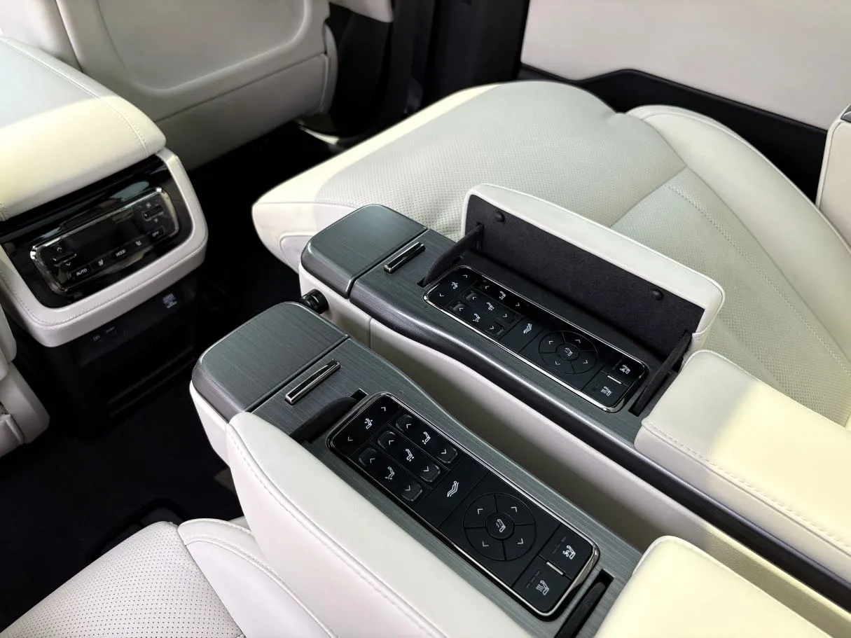 Car image 35