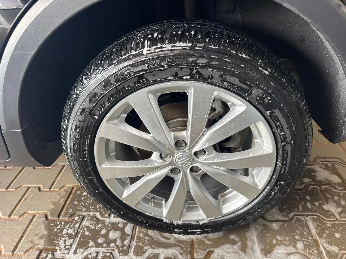 Car image 7