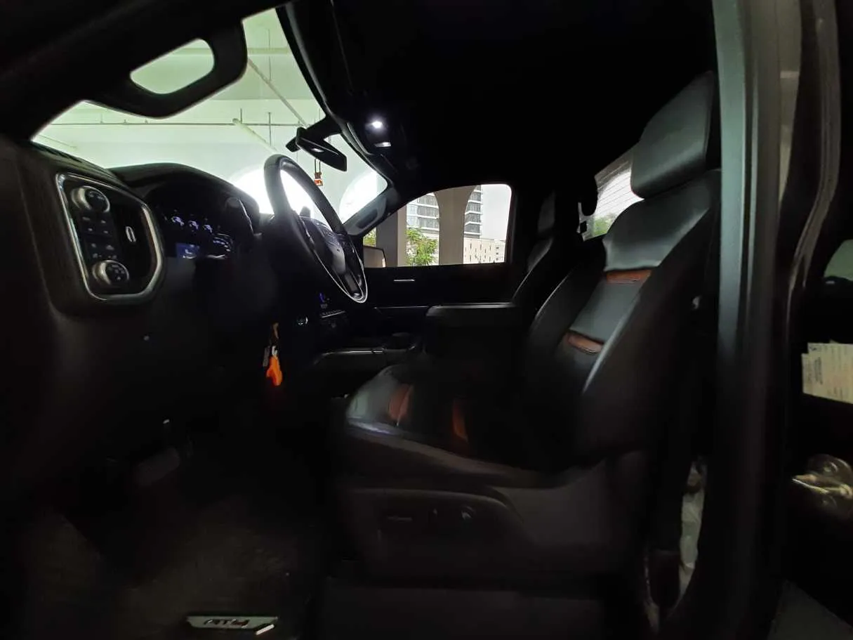 Car image 11