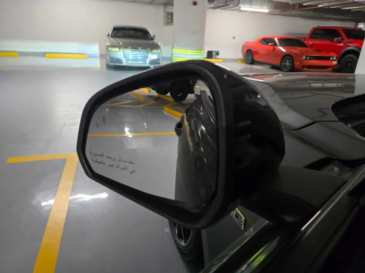 Car image 19