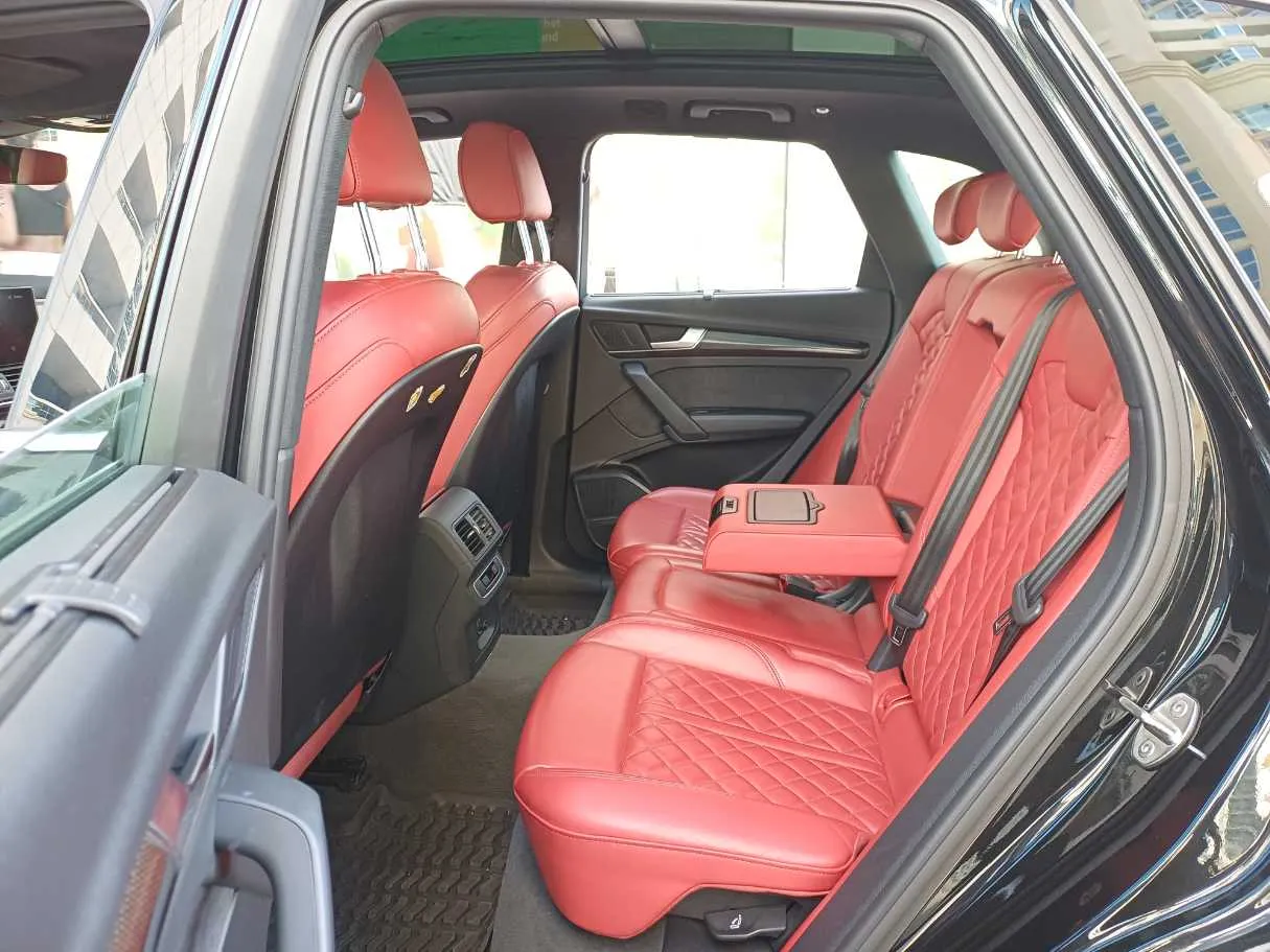 Car image 13