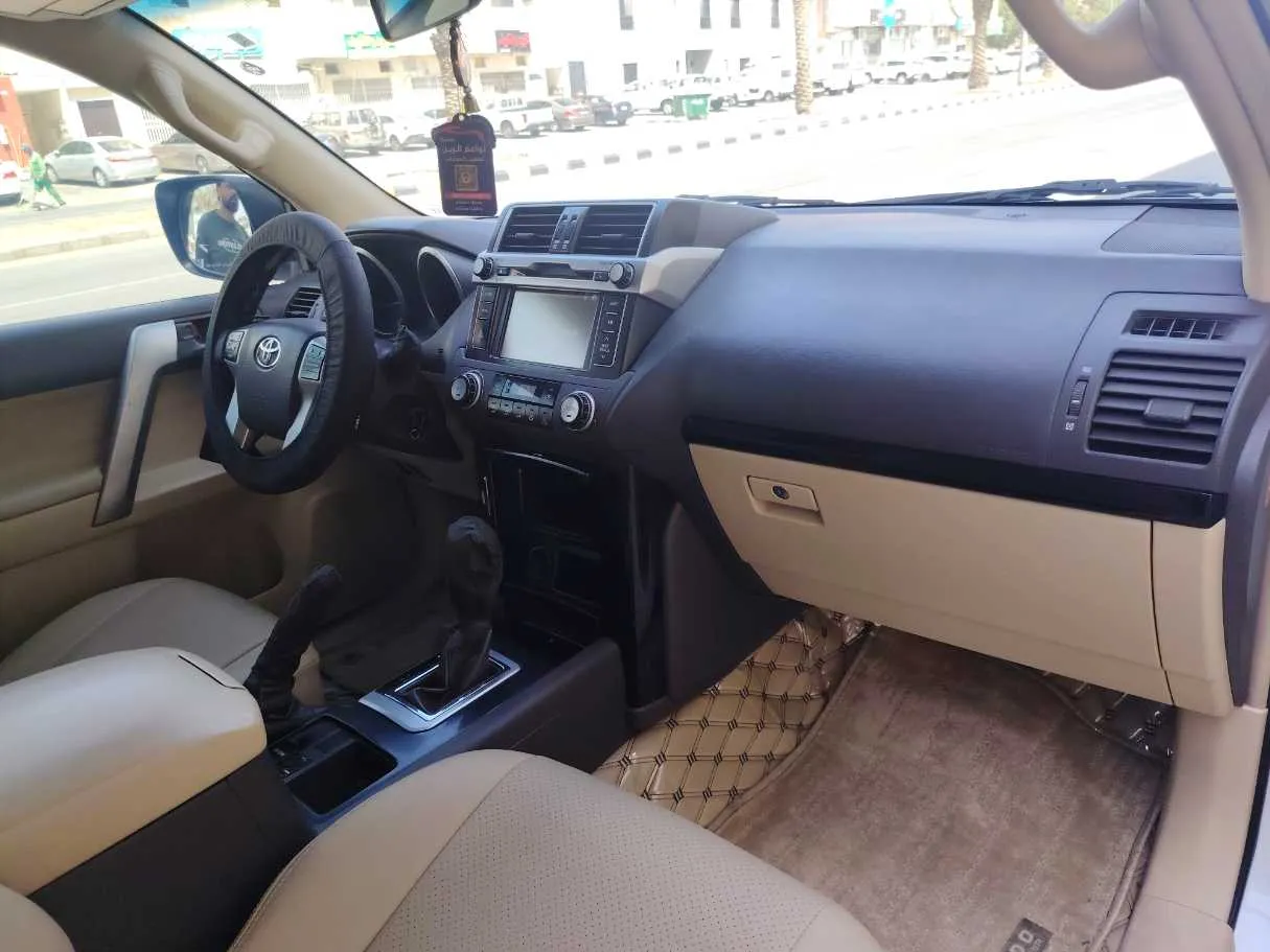 Car image 14