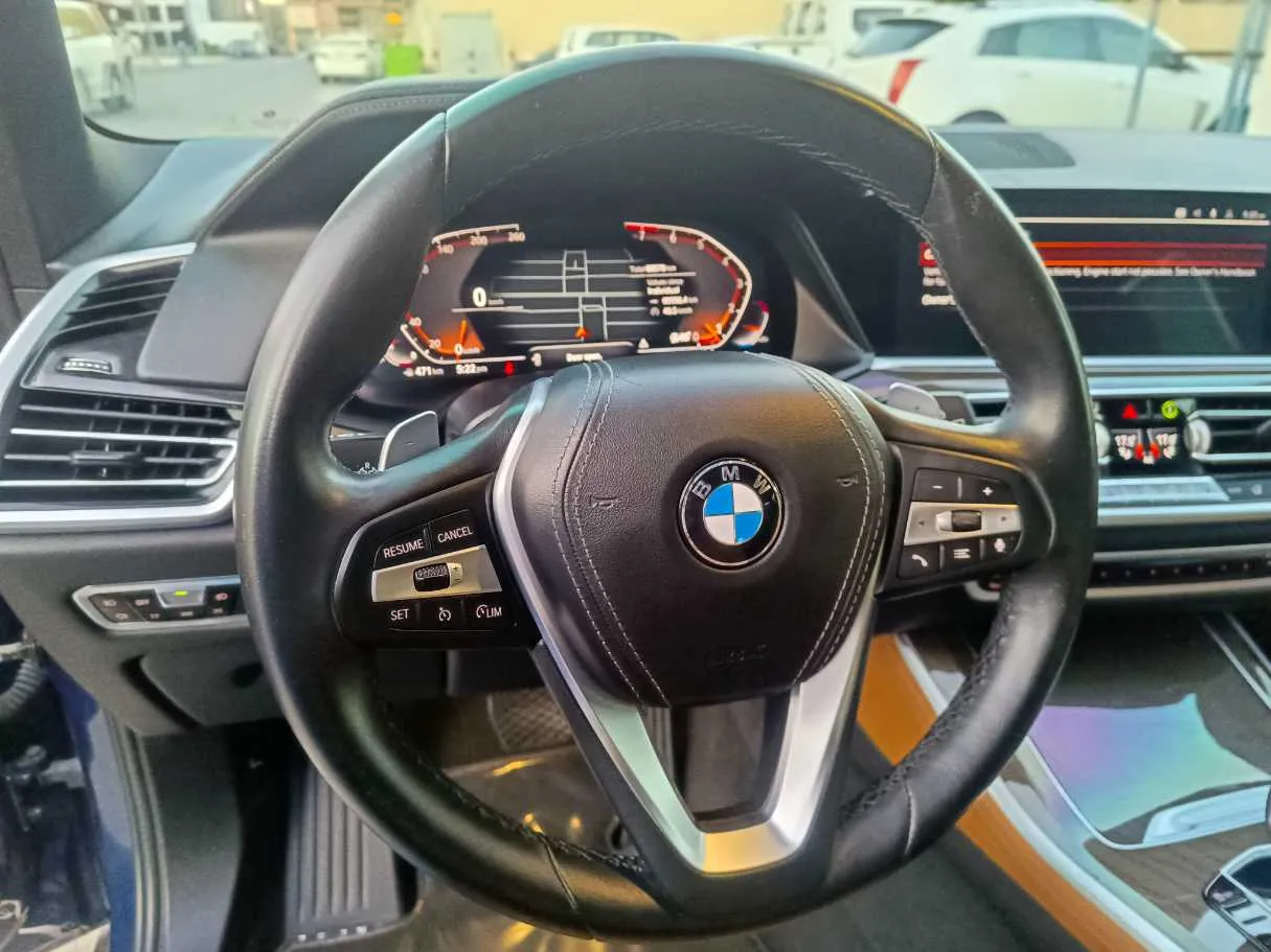 Car image 25