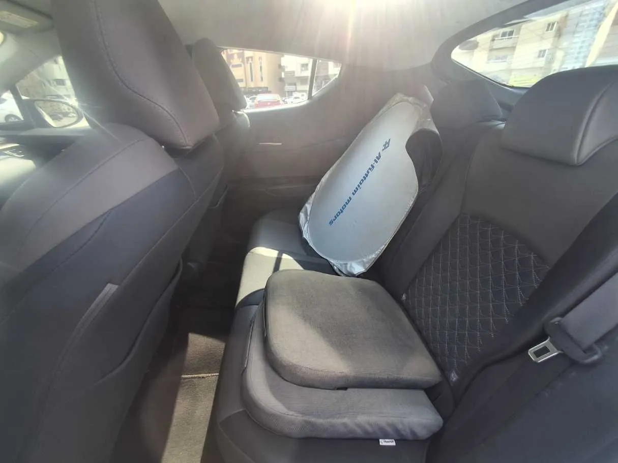 Car image 13
