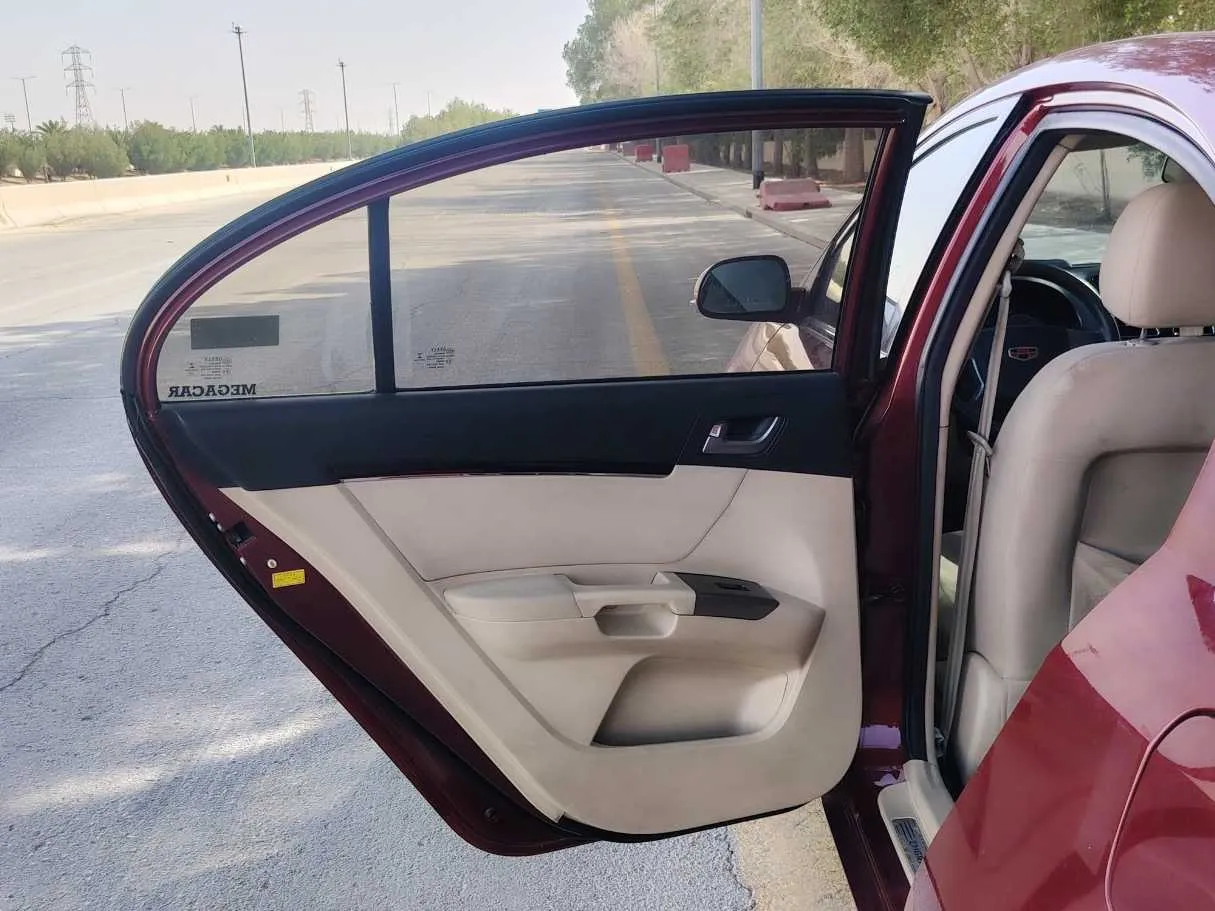 Car image 24