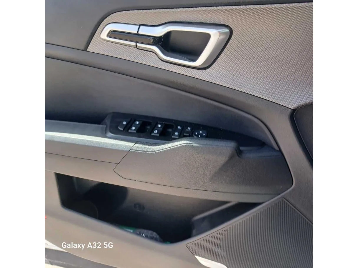 Car image 29