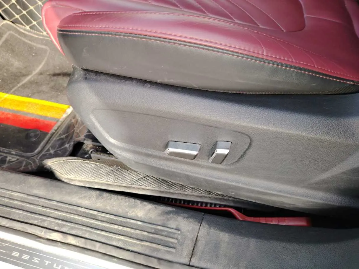 Car image 20