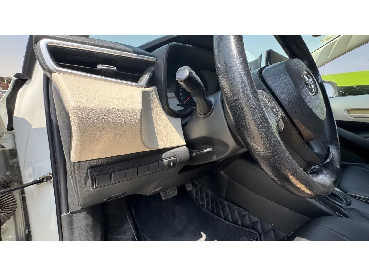 Car image 24