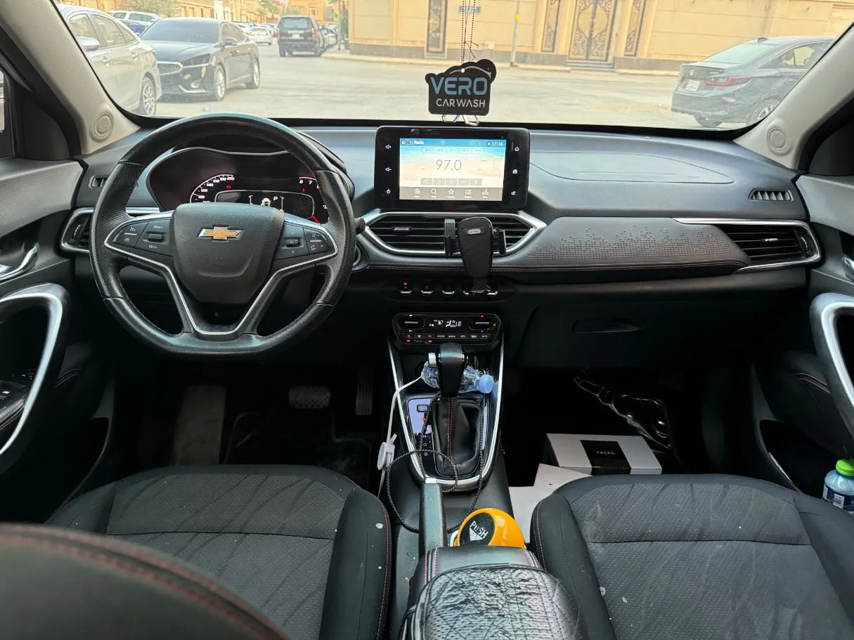 Car image 15