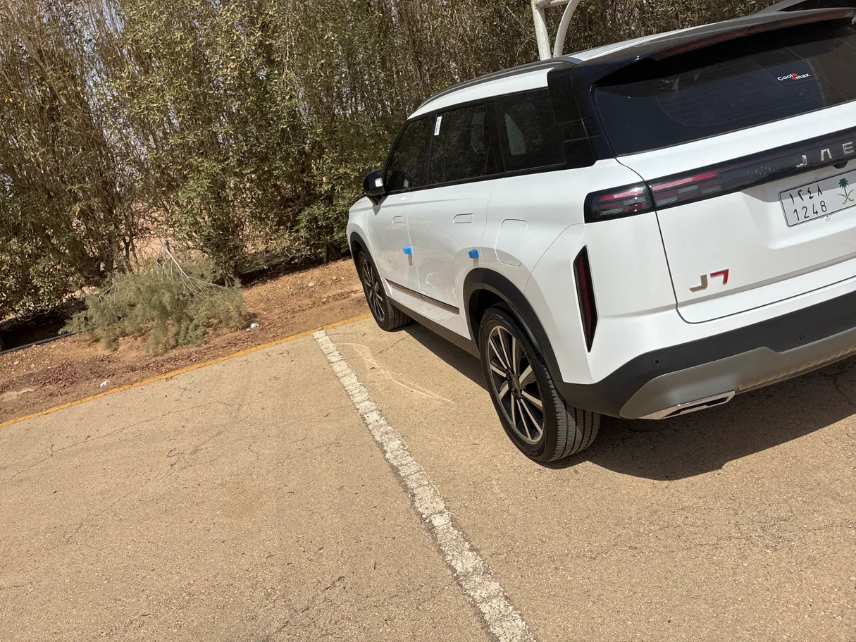 Car image 3